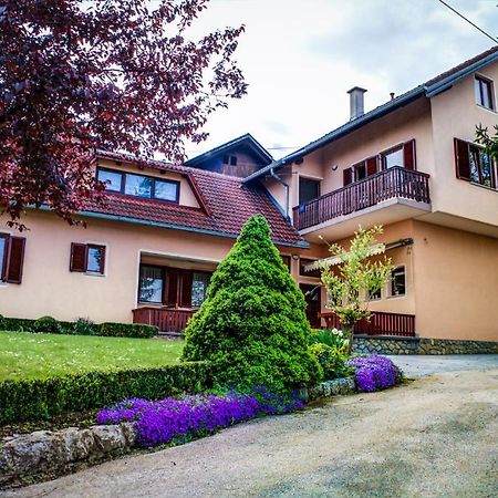 Apartments And Rooms Stefanac Slunj Bagian luar foto