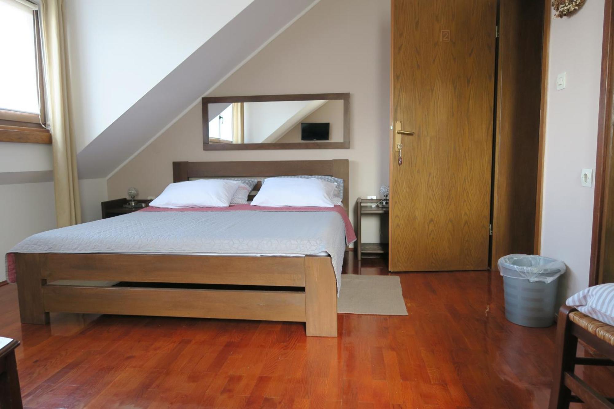 Apartments And Rooms Stefanac Slunj Bagian luar foto