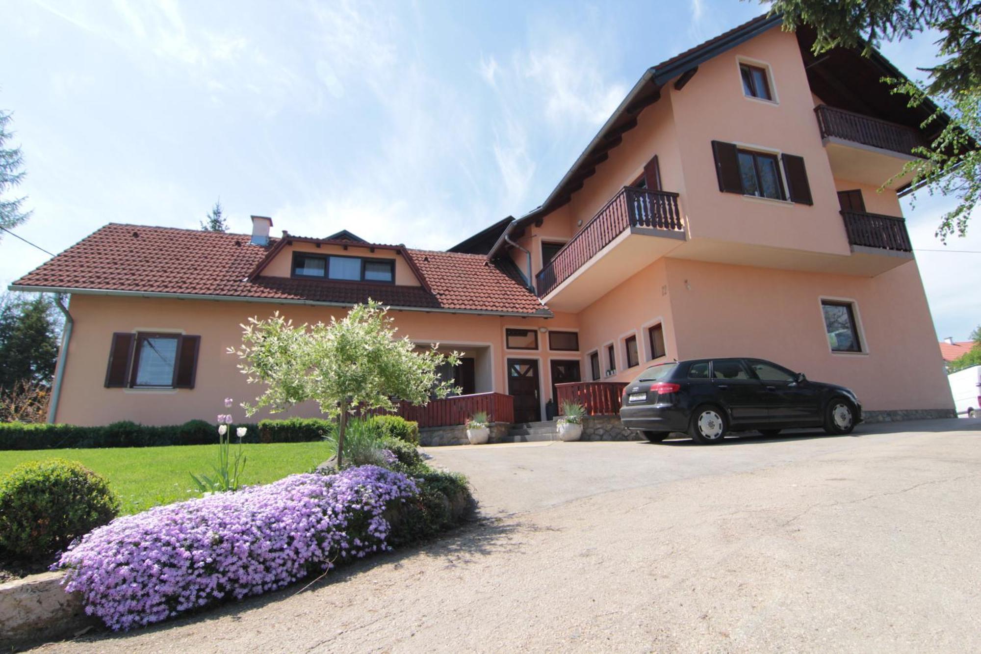 Apartments And Rooms Stefanac Slunj Bagian luar foto