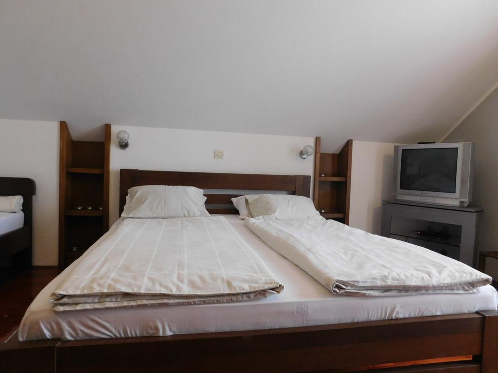 Apartments And Rooms Stefanac Slunj Bagian luar foto