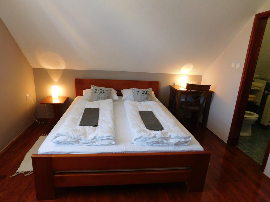 Apartments And Rooms Stefanac Slunj Bagian luar foto