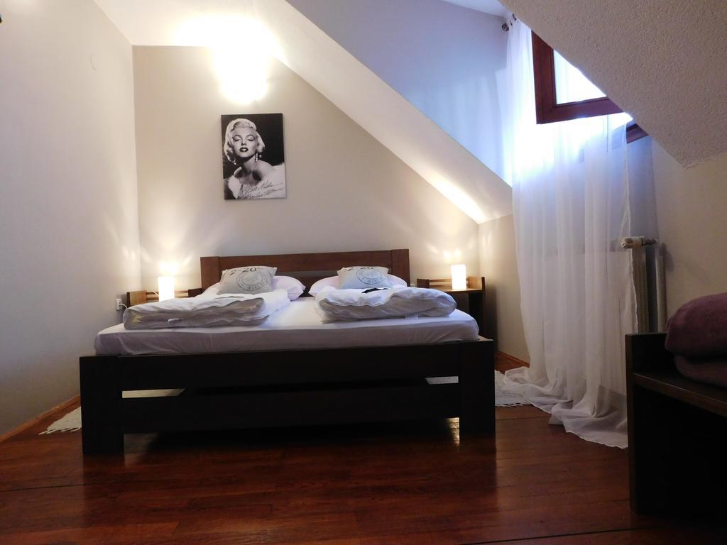 Apartments And Rooms Stefanac Slunj Bagian luar foto