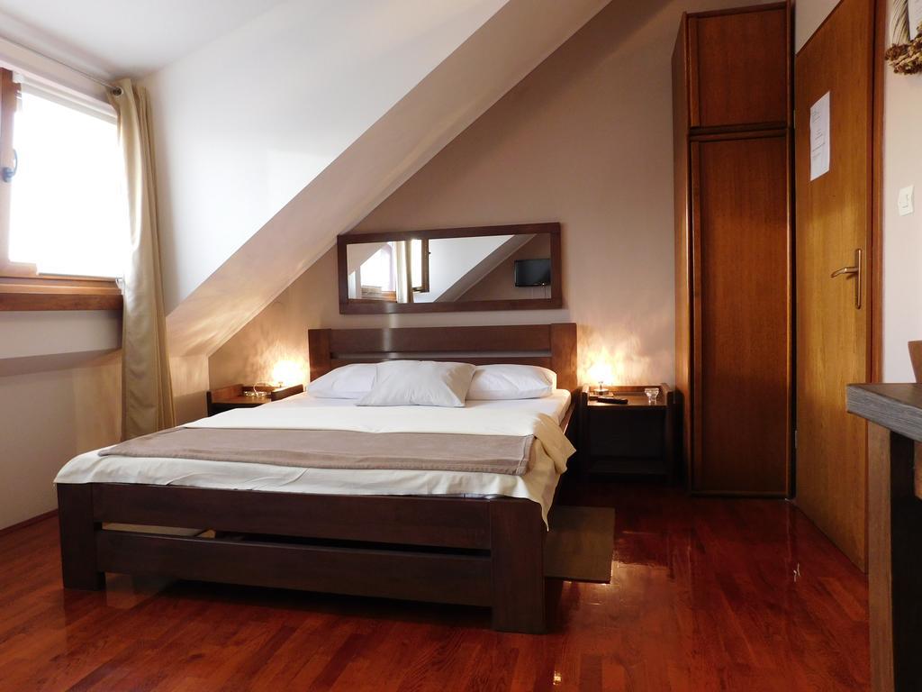Apartments And Rooms Stefanac Slunj Bagian luar foto