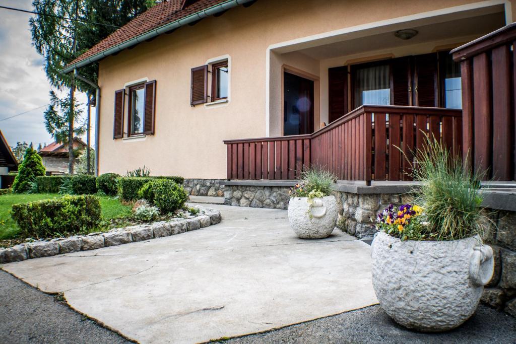 Apartments And Rooms Stefanac Slunj Ruang foto