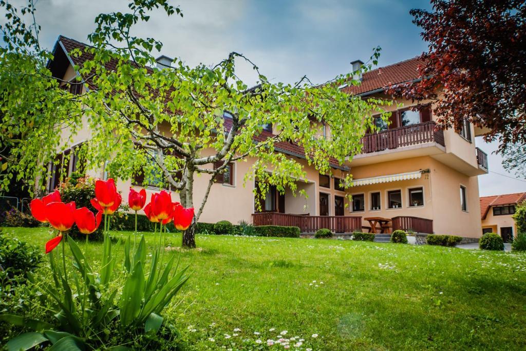 Apartments And Rooms Stefanac Slunj Bagian luar foto
