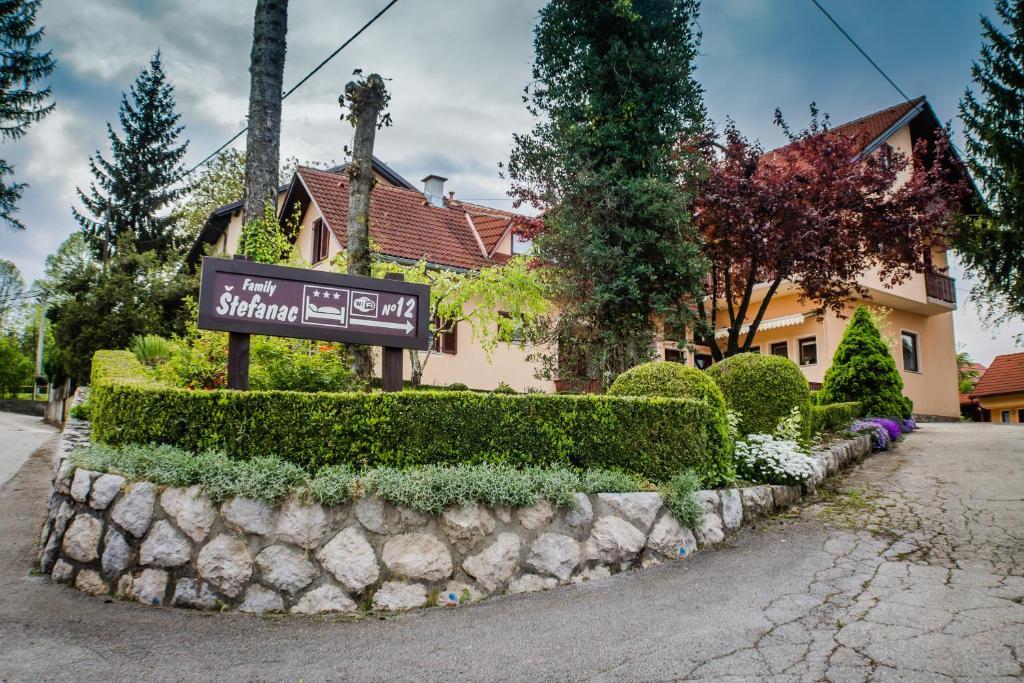 Apartments And Rooms Stefanac Slunj Bagian luar foto
